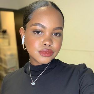 Meet your Posher, Andreina